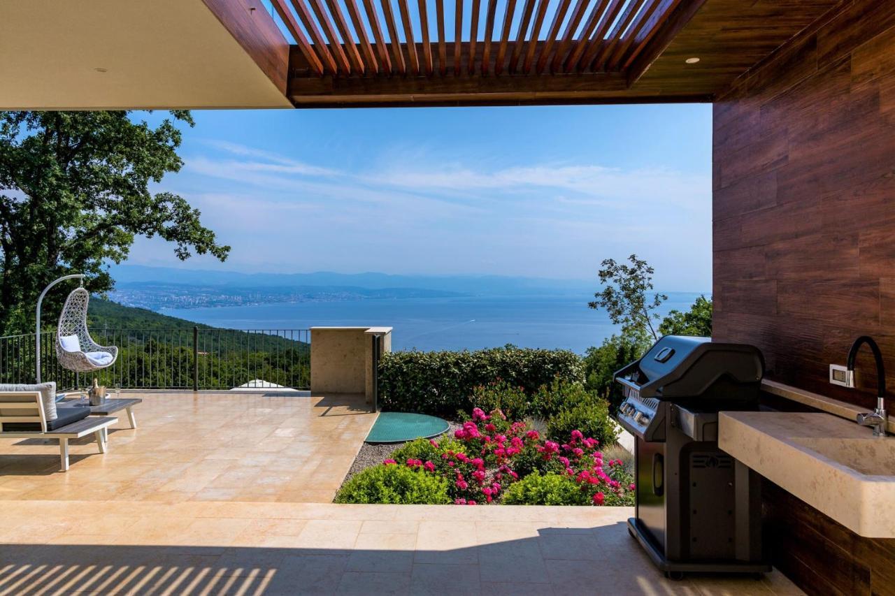 Villa Altavista - Seaview & Relax With Heated Pool & Minigolf Opatija