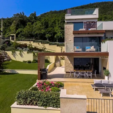 Villa Altavista - Seaview & Relax With Heated Pool & Minigolf Opatija Exterior photo