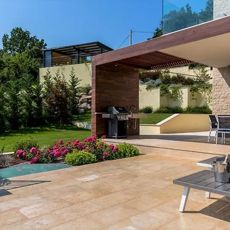 Villa Altavista - Seaview & Relax With Heated Pool & Minigolf Opatija Exterior photo